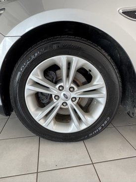 Used 2015 Ford Taurus SEL image 23