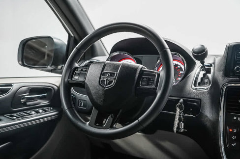 Used 2019 Dodge Grand Caravan SXT image 17