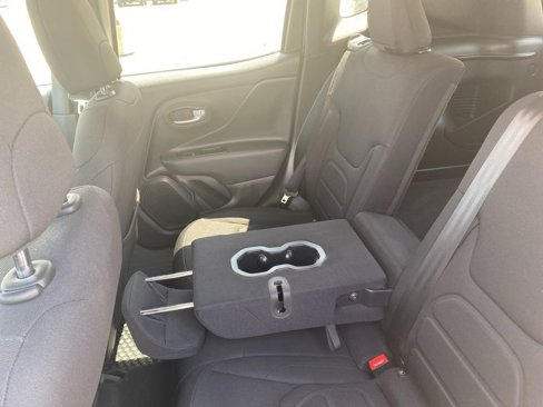 Used 2022 Jeep Renegade Latitude w/ Convenience Group image 16