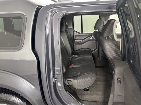Used 2015 Nissan Frontier PRO-4X image 13