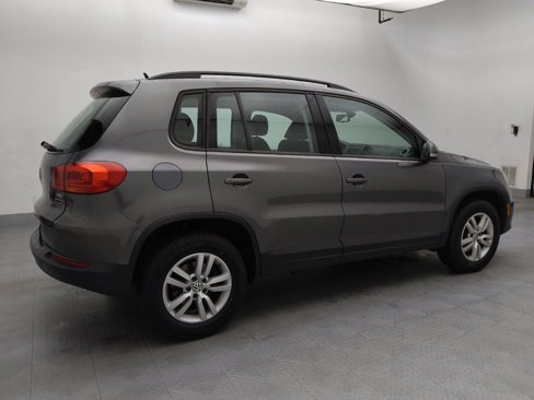 Used 2016 Volkswagen Tiguan S image 10