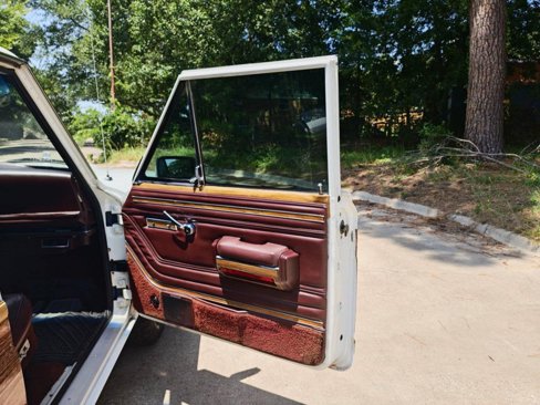 Used 1989 Jeep Grand Wagoneer image 13