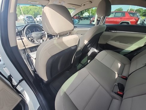 Used 2020 Hyundai Elantra SEL image 15