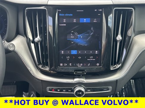 Used 2023 Volvo XC60 B5 Core image 17