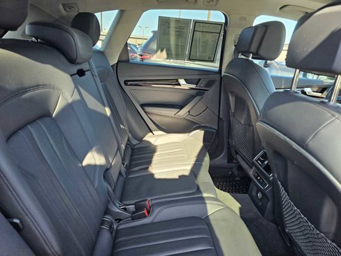 Used 2018 Audi Q5 Prestige w/ Prestige Package image 14