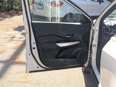 Used 2020 Nissan Kicks SV image 24