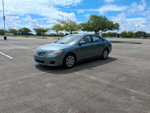 Used 2011 Toyota Camry LE image 2