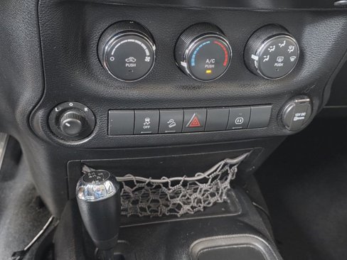 Used 2012 Jeep Wrangler Unlimited Sahara image 18