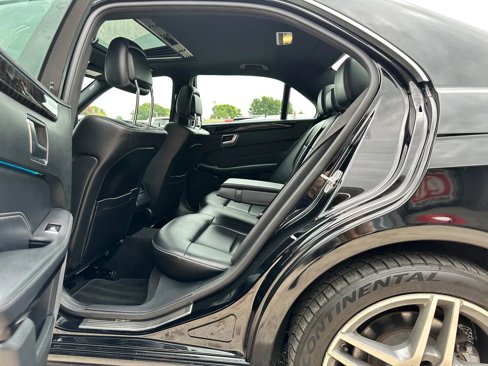 Used 2016 Mercedes-Benz E 350 4MATIC Sedan w/ Premium Package image 16