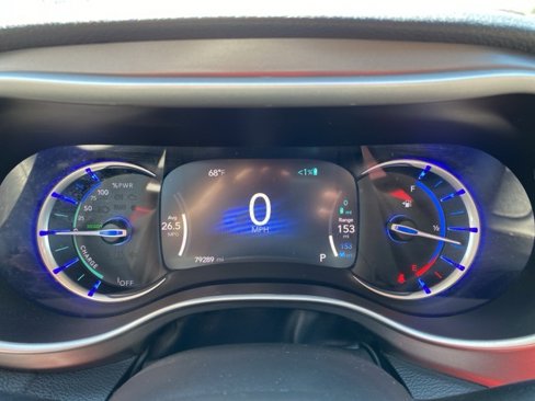 Used 2021 Chrysler Pacifica Touring-L image 6