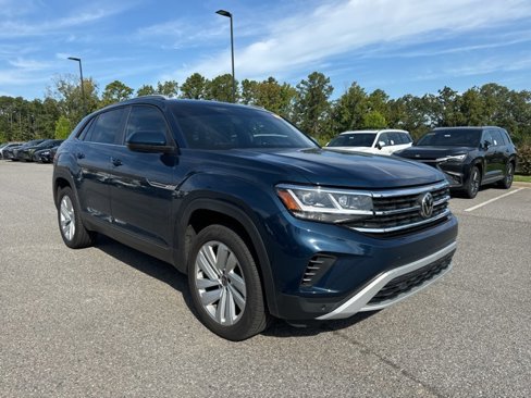 Used 2020 Volkswagen Atlas Cross Sport SE w/ Panoramic Sunroof Package image 2