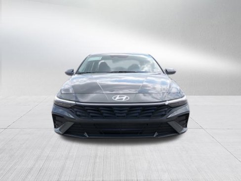 New 2025 Hyundai Elantra SE image 8
