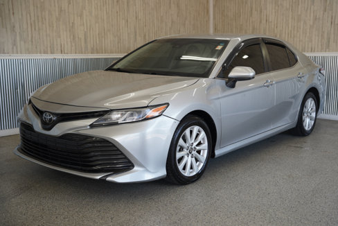 Used 2018 Toyota Camry LE image 4