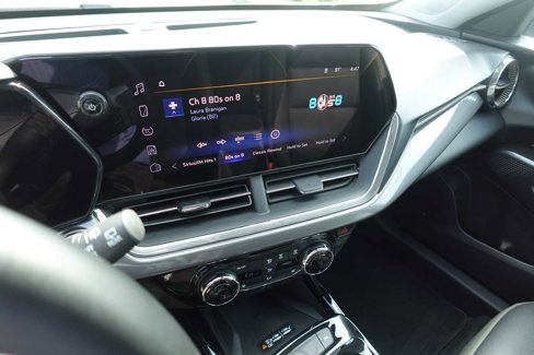 Used 2024 Chevrolet Trax ACTIV w/ Sunroof Package image 18