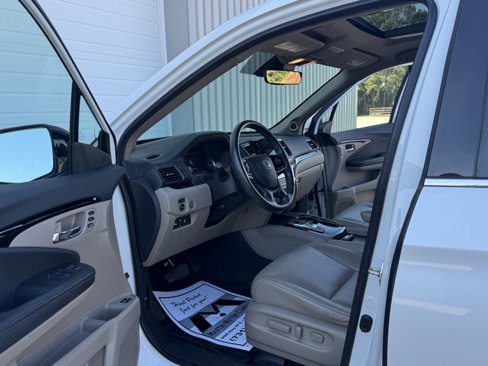 Used 2020 Honda Pilot Touring image 19