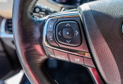 Used 2013 Toyota Avalon Limited image 16