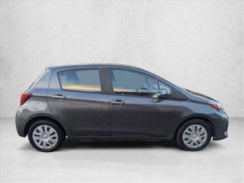 Used 2015 Toyota Yaris L image 4
