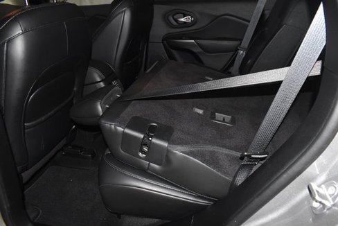 Used 2019 Jeep Cherokee Limited image 34