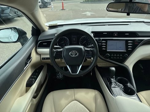 Used 2019 Toyota Camry LE image 14