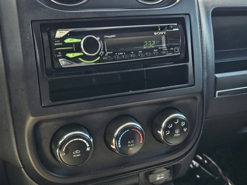 Used 2012 Jeep Compass Sport image 7