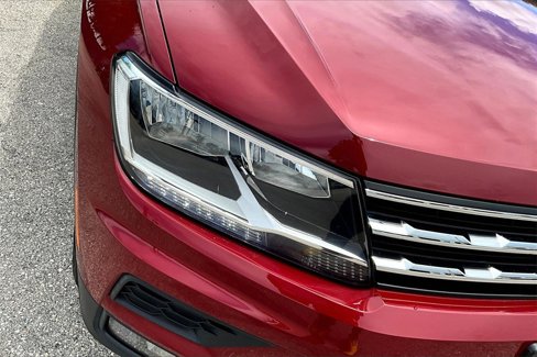 Used 2018 Volkswagen Tiguan SE w/ Panoramic Sunroof Package image 12