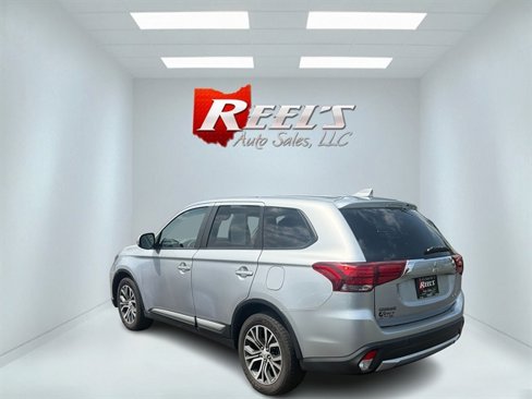 Used 2017 Mitsubishi Outlander SE image 34
