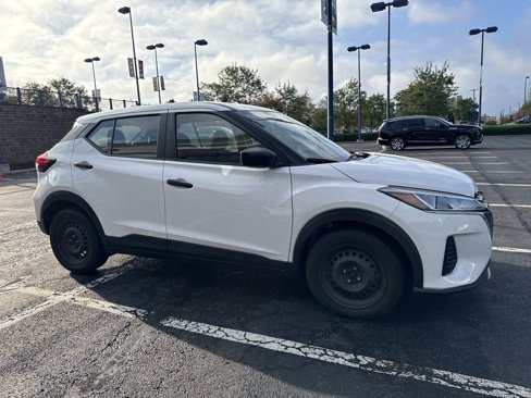 Used 2022 Nissan Kicks S image 6