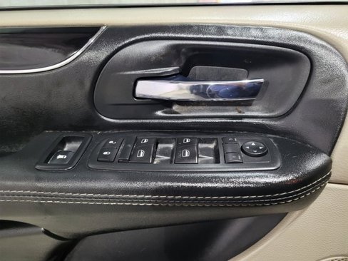 Used 2017 Dodge Grand Caravan SXT image 40