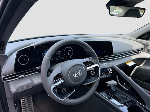 New 2025 Hyundai Elantra SEL image 9
