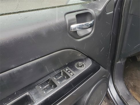 Used 2016 Jeep Compass Sport w/ Power Value Group image 7