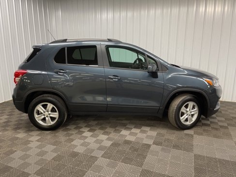 Used 2021 Chevrolet Trax LT w/ LT Convenience Package image 2