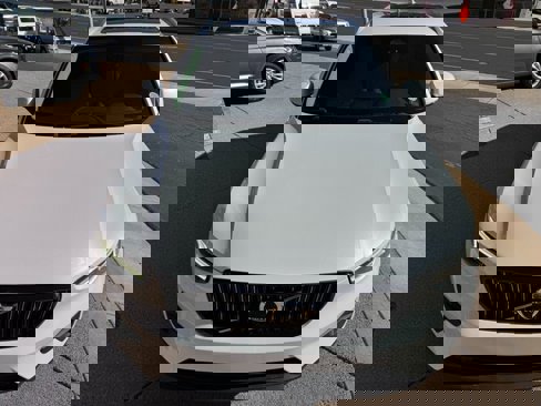 Used 2023 Volvo XC40 B5 Plus image 9