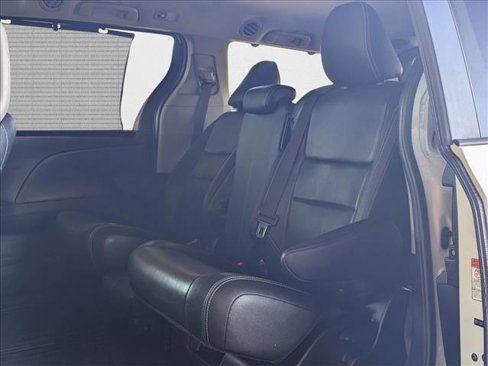 Used 2015 Toyota Sienna SE Premium image 18