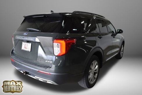 Used 2022 Ford Explorer XLT w/ Equipment Group 202A image 9