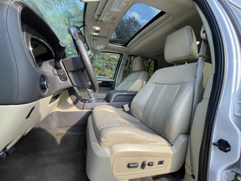 Used 2015 Lincoln Navigator L 4WD w/ Equipment Group 101A Reserve image 8