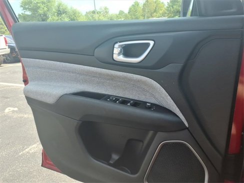 Used 2024 Jeep Compass Latitude image 17