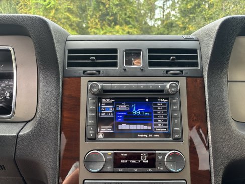 Used 2014 Lincoln Navigator L 2WD image 4