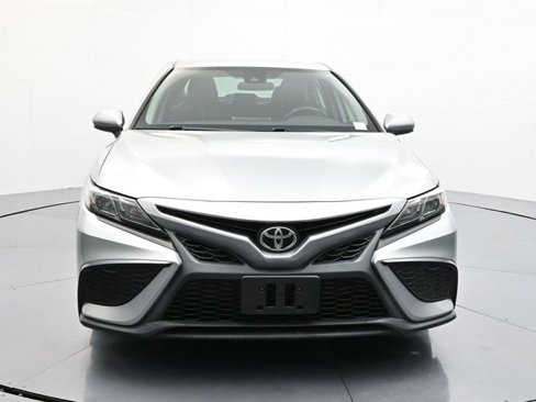 Used 2021 Toyota Camry SE image 2
