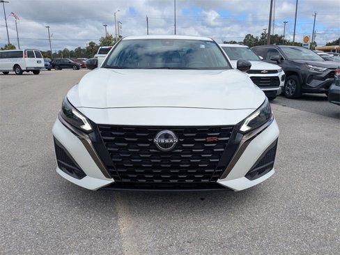 Used 2023 Nissan Altima 2.5 SR w/ SR Premium Package image 9