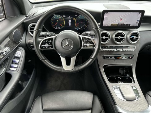 Used 2022 Mercedes-Benz GLC 300 4MATIC image 2