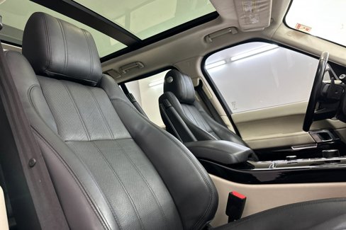 Used 2013 Land Rover Range Rover HSE image 32