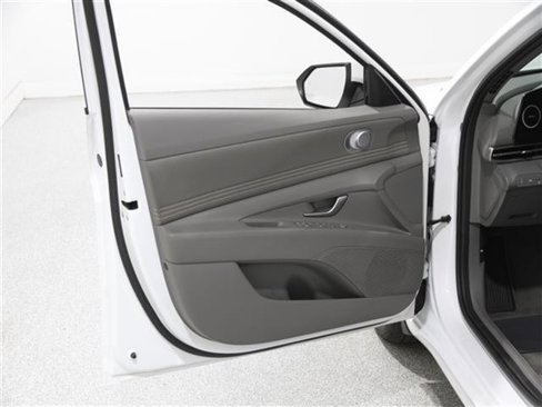 Certified 2023 Hyundai Elantra SEL w/ Convenience Package image 4