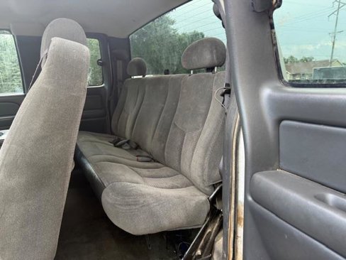 Used 2004 Chevrolet Silverado 2500 LS w/ Snow Plow Prep Package image 14