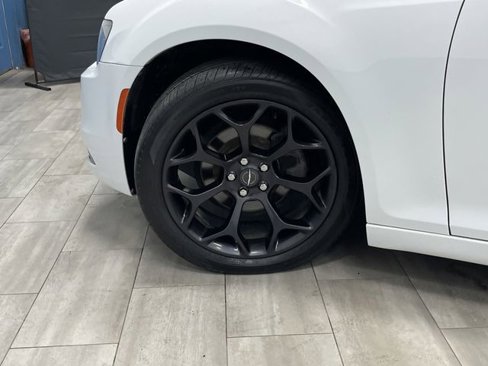 Used 2019 Chrysler 300 S image 34