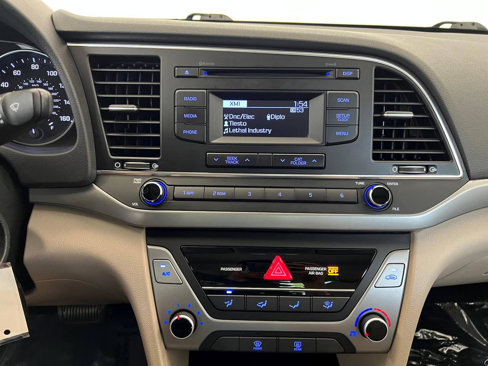 Used 2017 Hyundai Elantra SE image 17