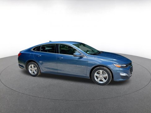 Used 2024 Chevrolet Malibu LT image 2