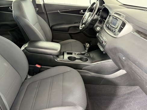 Used 2016 Kia Sorento LX w/ LX Convenience Package image 10