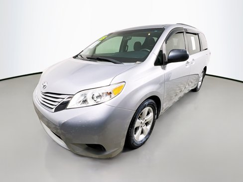Used 2015 Toyota Sienna LE image 10