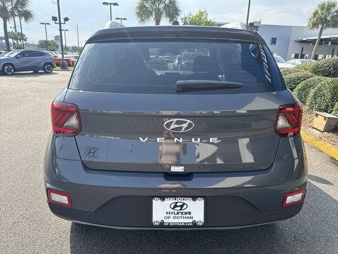 New 2025 Hyundai Venue SEL image 3