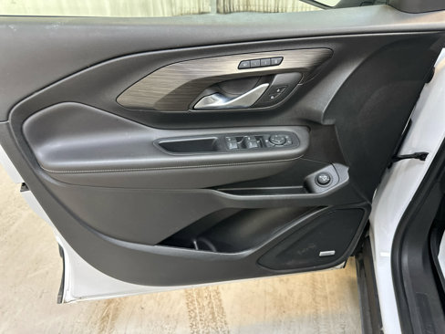 Used 2022 GMC Terrain SLT w/ Infotainment Package II image 27